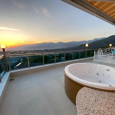 Luxus Pool Whirlpool On The Roof Alanya