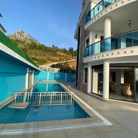 Luxus Pool Whirlpool On The Roof 알란야